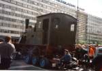 Nachgestalteter Lokomotivtransport der Fa. Richard Hartmann durch die Innenstadt von Chemnitz. Lok ?Hegel  von 16 Pferden gezogen. Aufnahmen vom 16.September 2000. Veranstalter: Schsisches Eisenbahnmuseum Chemnitz-Hilbersdorf