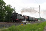 Der kleine Vampir auf der Heimfahrt von Basdorf nach Mecklenburg.
Die 131.060 hat nach einer kurzen Zwangspause im Bahnhof Nassenheide am 12.05.2018 wieder freie Fahrt.

