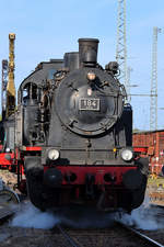 Mit der Dampflokomotive ELNA  184 DME , Baujahr 1946 wurden Führerstandsmitfahrten angeboten. (Eisenbahnmuseum Darmstadt-Kranichstein, September 2019)