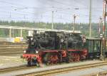 Nrnberg-Langwasser 1985.Zwei ELNA Loks 146+184 (Henschel 1941/46)mit einem Personenzug an der  Parade der Zge  (Archiv P.Walter)