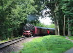 99 222 dampft mit dem letzten Brockenzug des Tages P8939 (Wernigerode - Brocken), Abfahrt Wernigerode um 16:25, durch Wernigerode und wird gleich den Haltepunkt Wernigerode Hochschule Harz erreichen.

Wernigerode Hochschule Harz, 04. August 2017