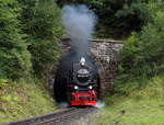 99 7241 durchfährt mit dem P8933 (Wernigerode - Brocken) den Thumkhulentunnel.