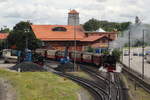 Um die Bekohlungsanlage herum geht es für 99 236 mit dem P8903 (Wernigerode - Eisfelder Talmühle), den sie bis nach Drei Annen Hohne bringen wird. Dort übernimmt sie den P8920 (Nordhausen Nord - Brocken).

Wernigerode, 13. August 2017