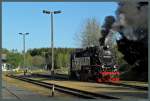 Im Bahnhof Stiege setzt 99 7232-4 an das andere Ende des P 8964 nach Quedlinburg.