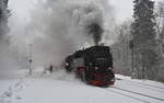 99 7245-6 schnauft im Schneegestöber in Drei Annen Hohne mit dem P8903 nach Eisfelder Talmühle aus Drei Annen Hohne raus.

Drei Annen Hohne 04.01.2017