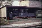 Blick auf Schlepptenderlok 993352 ex MPSB im Unterstand in Friedland am 4.10.1991.