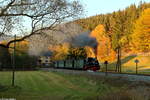 99 4511-4 rollt ihn den Schmalzgruber Bahnhof.