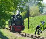 5. Mai 2018, Eisenbahnfest beim  Pollo , der Museumsbahn Lindenberg - Mesendorf. Lok 99 4652 des Fördervereins zur Erhaltung der Rügenschen Kleinbahnen rangiert in Mesendorf an den Zug nach Lindenberg.