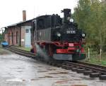 Am 17. und 18.10. 2015 fand das 130jährige Jubileum der Mülsengrundbahn statt. Aus diesem Anlass wurden auf dem Bahnhof Ortmannsdorf 150m Gleis verlegt wo man mit der Schönheider 99 582 hier mit der Mülsener Nummer 99 535(die Echte steht im Verkehrsmuseum Dresden) Führerstandsmitfahrten erleben konnte.