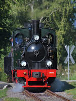 Die Dampflokomotive  Spreewald  kehrt hier Ende Juli 2022 zum Bahnhof in Hüinghausen zurück.