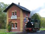 Bislang fehlte mir noch dieses Bild der I K in meiner Sammlung; das klassische Motiv der Prenitztalbahn: Das Wasserhaus in Steinbach. Aufgenommen am 11.10.2009