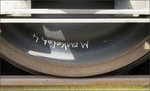 Rollendes Eisen,ein unverzichtbares Material bei der Bahn. Hier zu sehen ein Radreifen eines Schüttgutwagens mit Anschrift. Wahrscheinlich wurde der Radsatz vor kurzem erst erneuert oder abgedreht. Gesehen am Gbf Stolberg im Sept.2016.