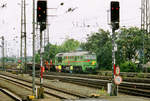 26. Juli 2005 im Nürnberger Hauptbahnhof ist die fantasievoll lackierte V 200 009 der ITL beim Gleisbaueinsatz, 
