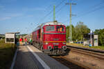 Am 03.06.2023 steht die V200 507 des EBS mit ihrem Sonderzug in Großheringen.