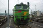 Lok 220 509-2, jetzt im Bestand der LEG, steht am 27.8.2006 im Heilbronner Hauptbahnhof und wartet auf einen neuen Auftrag. An der Seite ist die Lok mit der alten Nummer V 200 009 beschriftet, an der gegenberliegenden Fronstseite fehlt die Betriebsnummer (hat die ein Sammler gebrauchen knnen?). Rechts im Bild saust noch die Stadtbahn Richtung Karlsruhe heran.