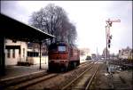 Im Jahr 1992 gab es noch Einsätze der Taigatrommeln. Am 21.3.1992 konnte ich 220328 im Bahnhof Aschersleben solo erleben, als sie durch den Bahnhof brummte. 