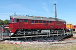 120 274-6 (220 274-6) am 14.06.2015 vom Bahnbestriebswerk Arnstadt historisch e.V. zu Besuch zum Sommerfest vom DB Museum Koblenz Lützel und präsentiert sich auf der dortigen Drehscheibe.