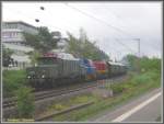 Dieser Pendelzug, der am 17.05.2007 vom Eisenbahnmuseum Darmstadt-Kranichstein nach Gro-Gerau fuhr, hatte auer 194 051 als Zuglok und 23 042 am Zugschlu noch zwei Dieselloks im Zugverband: An dritter Position die 202 269 der Firma Gleiskraft, die Lok direkt hinter der 194 konnte ich nicht identifizieren. Eventuell hat jemand der Betrachter einen Tipp oder kennt diese Lok, der Optik nach zu urteilen scheint es eine Lok von Henschel zu sein.