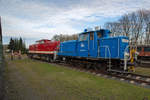 Diesellok 112 708 der MTEG und Diesellok 363 029 der Press in Putbus.