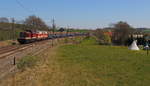 Holzzug mit 202 484 und 228 321 von CLR in Limbach/Vogtl. mit Tippi am 21.04.2020. Auf dem Weg von Freiberg Sachs nach Plattling