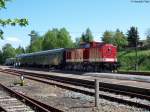 112 326-4 der PRESS steht mit einem Fotopersonenzug des VSE-Schwarzenberg am 18.05.2007 im Bahnhof Schlettau