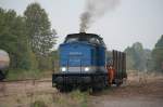 EGP raucht mit ihrer 202 547 ber die Ladestrasse in Hagenow. 28.09.2009