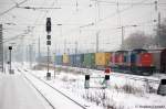 745 701-3 von der tschechischen RailTransport ex DR 112 260-5 und die Adam 22  Spike  (202 241-6) ex DR 112 241-5 mit einem Containerzug in Magdeburg in Richtung Magdeburg-Neustadt.