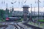 Hauptbahnhof Zwickau am frhen Morgen des 09.06.2012. 112 565 rangiert mit einem Sonderzug der PRESS und des VSE mit Ziel Wernigerode und Bad Harzburg und wird ihn gleich auf Gleis 3 des genannten Bahnhofes bereitstellen.