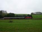 Am 28.04.13 fuhr die 112 565 der PRESS auf der Erzgebirgischen Aussichtsbahn.
Hier zusehen hinter Raschau.