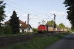 VWE Diesellok 202654 ex DR V 100 ist am 3.5.2014 mit einem Güterzug bei Dörverden in Richtung Nienburg unterwegs.