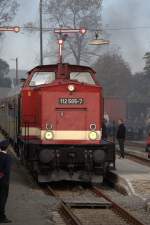 112 565 - 7 mit einem Pendelzug  zum Streckenjubiläum  125 Jahre Eisenbahn Annaberg Bucholz - Schwarzenberg in Schlettau. 04.10.2014 12:22 Uhr.