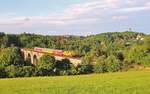 Am 20.07.17 fuhr ein Funkmesszug durch das Vogtland nach Bad Brambach und weiter bis an die Grenze zu Tschechien.
Ich konnte den Zug mit MEG 102 (203 153-2 und MEG 218 390-3) auf der Syratalbrücke in Plauen/V. ablichten.