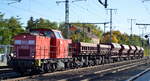 Wedler Franz Logistik GmbH & Co. KG, Potsdam mit  203 113-6 / Lok 21  [NVR-Nummer: 92 80 1203 113-6 D-WFL] und Schotterzug am 12.10.22 Durchfahrt Bahnhof Golm.