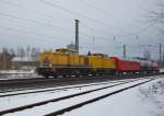 203 315-2 und 203 302-5 bringen diese drei Wagen in Richtung Norden. Aufgenommen am 12.02.2010 in Eschwege West.