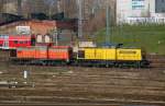 203 737 der SC Rail Leasing Europe zieht am 13.04.10 203-29 durch den Rbf Halle(S) Richtung Hannover/Berlin. Wem gehrt die orangene V 100?