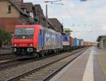 482 049-4 und 203 559-0 oder 203 164-9 (es standen zwei verschiedene Betriebsnummern auf der Lok) mit Containerzug in Richtung Sden.