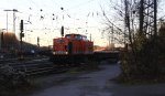 Nochmal die 203 142-5 von Locon 216 rangiert in Aachen-West mit leern Schotterwagen bei schnem Novemberwetter am 22.11.2012.