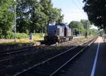 203 152-4 von EBM-Cargo-GmbH)  kommt aus Richtung Aachen-West,Laurensberg,Richterich und fährt durch Kohlscheid und fährt als Lokzug aus Stolberg-Hbf(Rheinland) nach Neuss-Hbf und fährt in Richtung Herzogenrath. 
Bei schönem Sommerwetter am 10.7.2015.