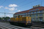 Auf Rangierfahrt befindet sich 203.001 von LEONHARD WEISS (1203 231 6 D-EVULW) im Bahnhof Singen (Htwl) am 07.08.2016.