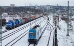 19.März 2013, Hof Hbf:  Von der Luftbrücke aus fotografierte ich die umsetzende 223 des Alex während hinten 2 Press V100-Ost mit einem Containerzug hereinkommen von Norden....