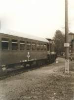 Personenzug mit DR 112 auf der Ilmtalbahn, um 1988 -
gesc. Foto
