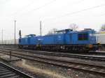 204 033 und 204 010 rangierten um ihren Holzzug drumrum am 11.01.2011 in Stendal.