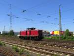 NeSa V100 1041 (211 041-9) als Tfzf Richtung Bingen, in Mainz Mombach; 16.07.2010