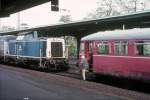 Rangiermanöver mit 211 053 und 515 624, Bf. Neuss, Sommer 1991.