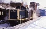 Harter Winterdienst am 13.1.1987 für 211015 im Hauptbahnhof Osnabrück.