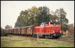 D 20 der Bentheimer Eisenbahn ist hier am 31.10.1992 mit einem Güterzug bei Emlichheim  nach Bad Bentheim unterwegs.