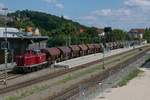 Nachdem 212 273-9 die leeren Wagen der Gattung Tds/Tdns im Bahnhof von Biberach (Ri) zusammengestellt hatte zieht sie diese am 18.06.2018 Richtung Ulm.