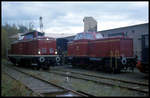 212007 neben V 65001 steht hier am 1.11.2001 im Zechenbahnhof am Piesberg in Osnabrück.