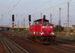 212 024-4 der EPG kommt hier solo durch den Bahnhof von Berlin Schnefeld Flughafen gebraust. Nun geht es wieder auf seine Warteposition.