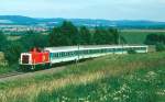 212 263 mit einem beachtlich langen Zug bei Grogeschaidt im August 1997.